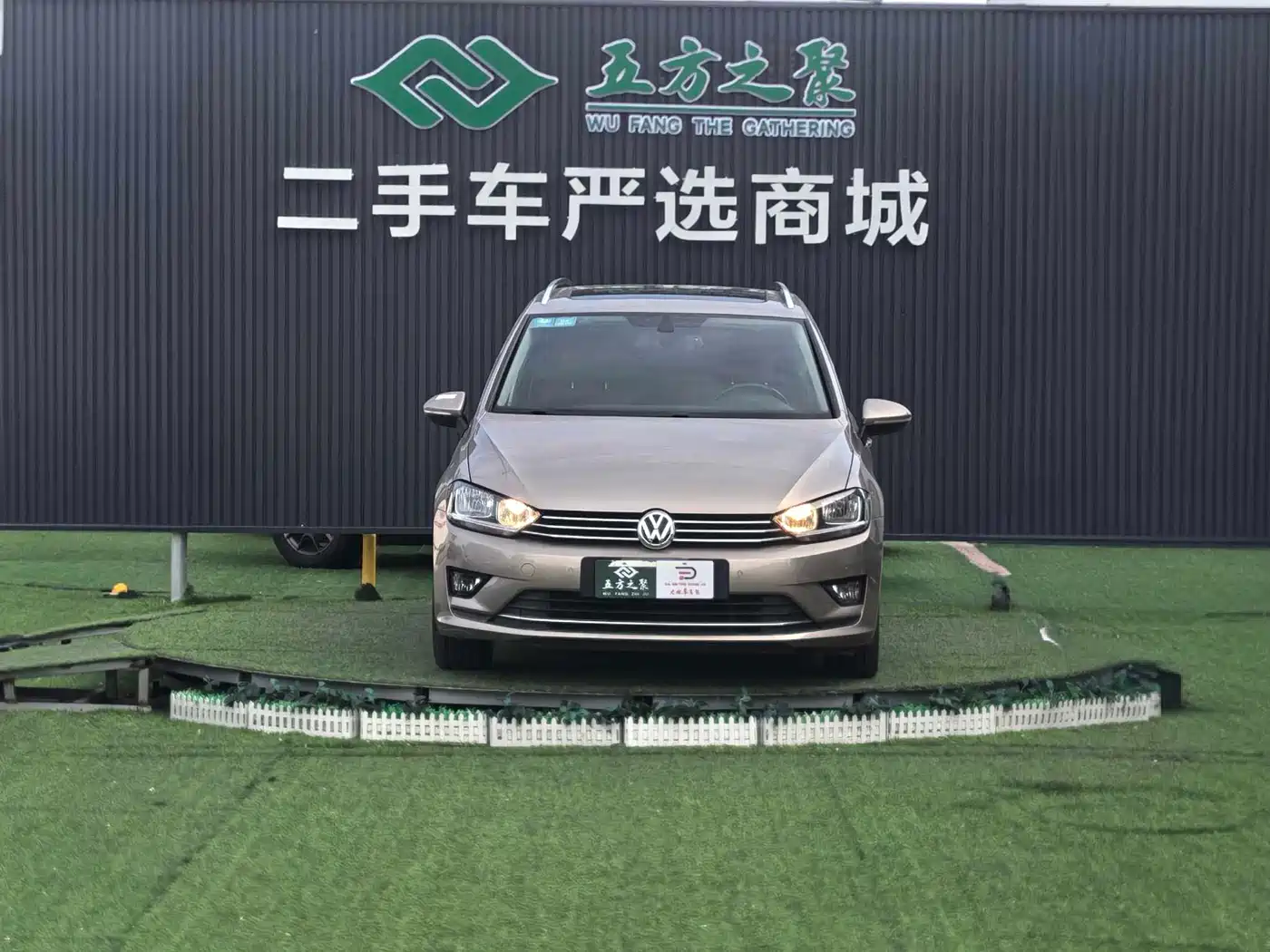 Volkswagen Golf Sportsvan 2016 230TSI Automatic Progressive фото 2