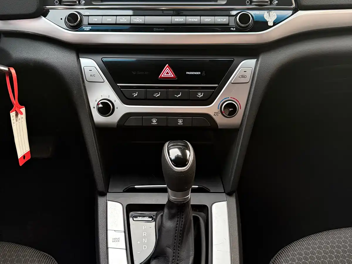 Hyundai Elantra 2016 Model 1.6L Automatic Smart Elite фото 18
