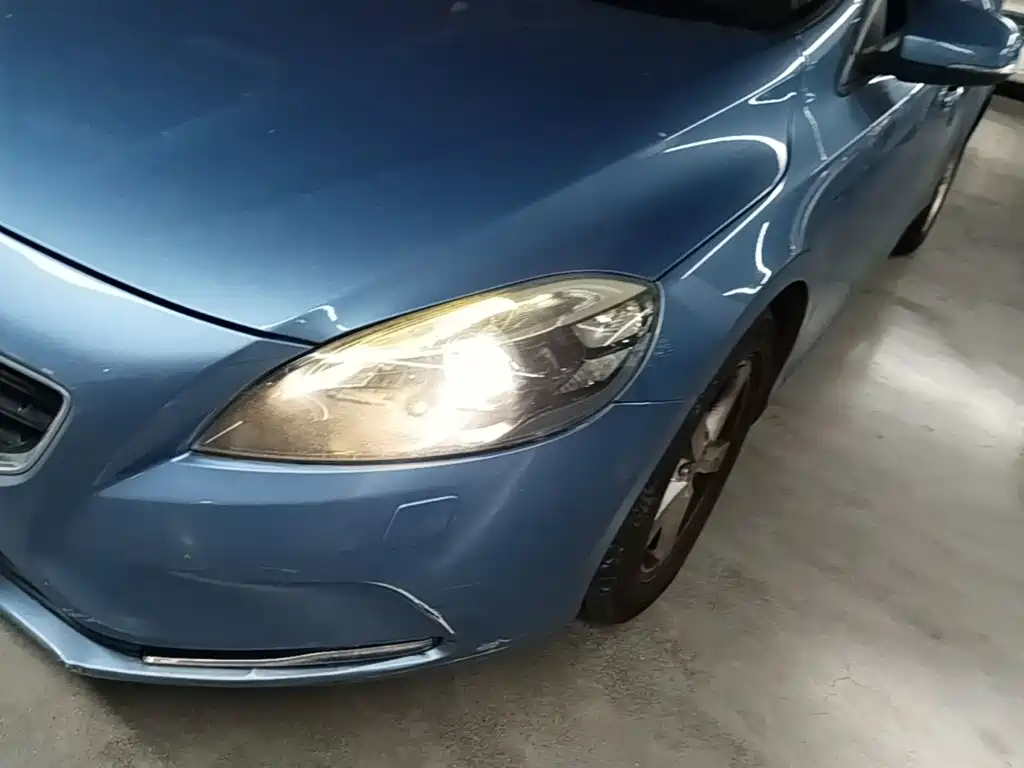 Фото 24 - Volvo V40