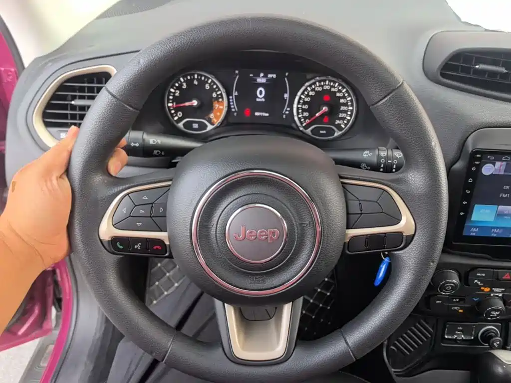 Фото 11 - Jeep Renegade