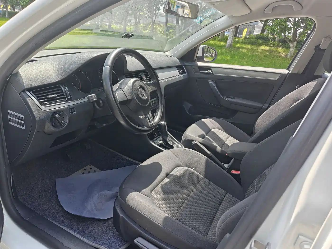 Volkswagen Bora 2014 1.6L Automatic Fashion Edition фото 6