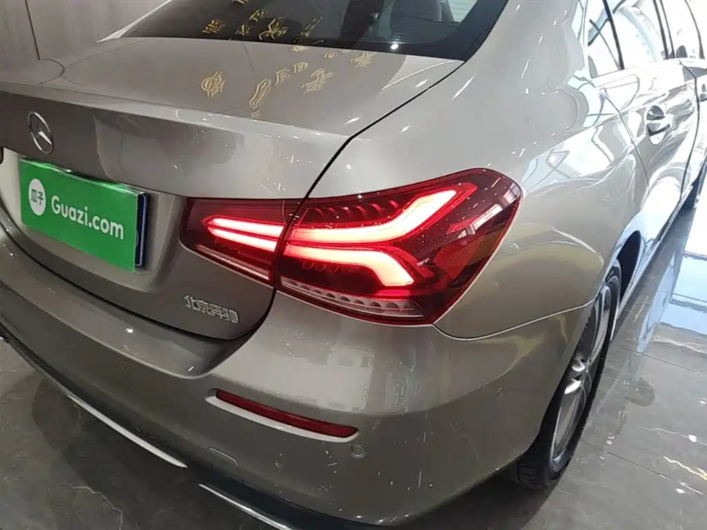 Mercedes-Benz A-Class 2019 Facelift A 200 L фото 8