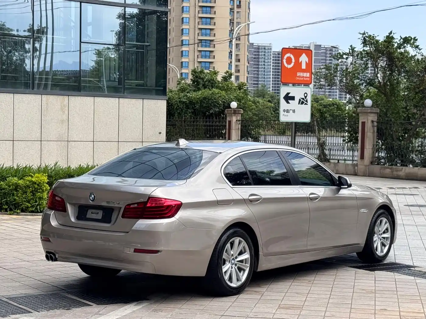 BMW 5 Series 2014 520Li Elegance фото 6