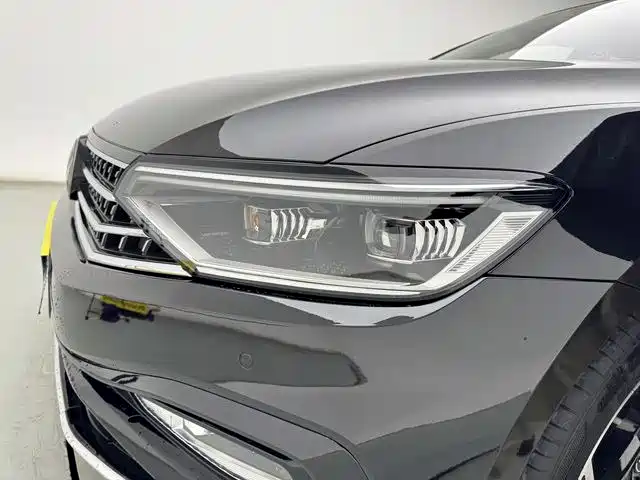 Volkswagen Magotan 2023 Model 2 Million Commemorative Edition 330TSI DSG Luxury фото 21