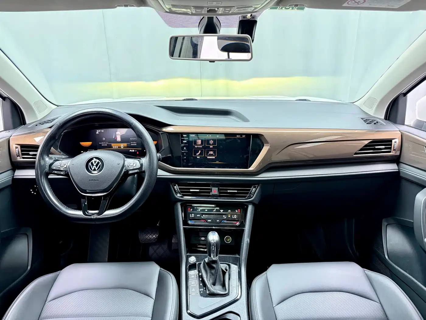 Volkswagen Tharu 2022 280TSI FWD Luxury Edition фото 8