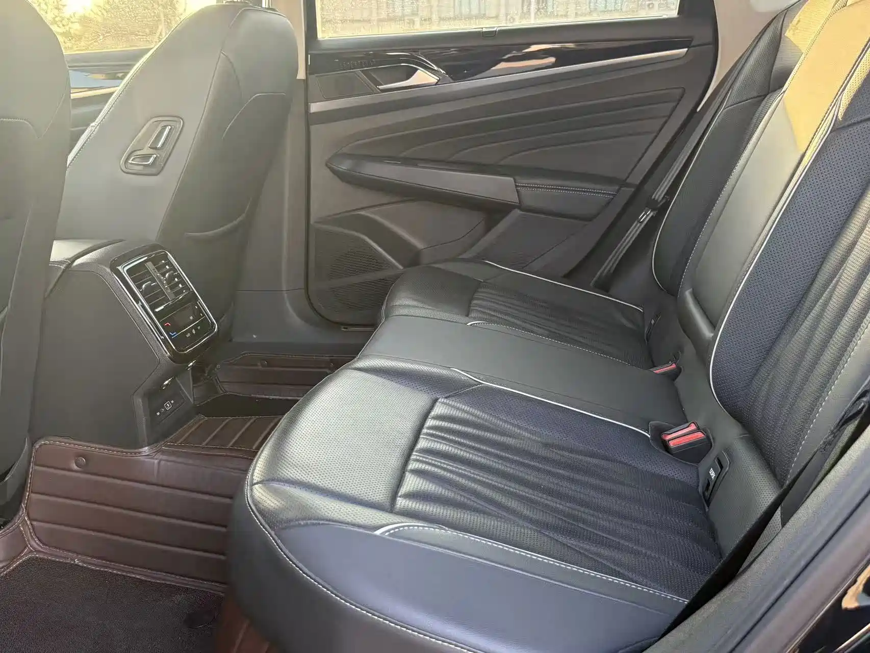 Photo 7 - Volkswagen Passat