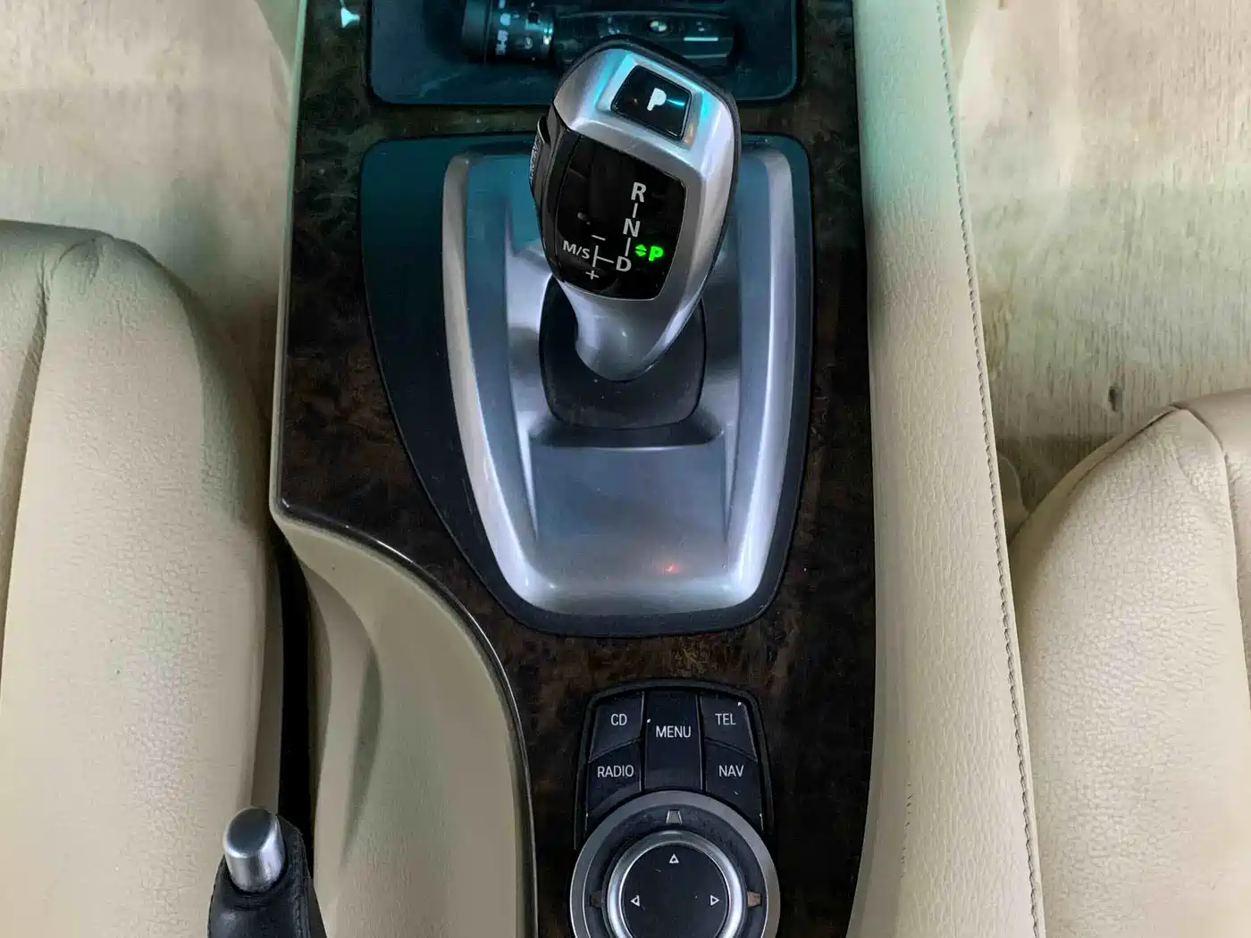 BMW 5 Series 2010 520Li Leading фото 10