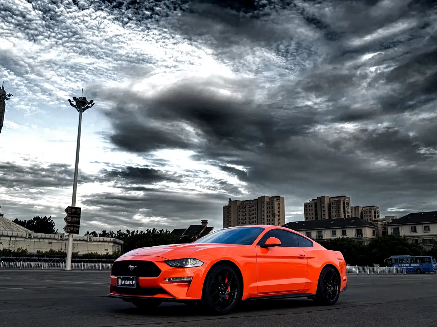 FORD MUSTANG