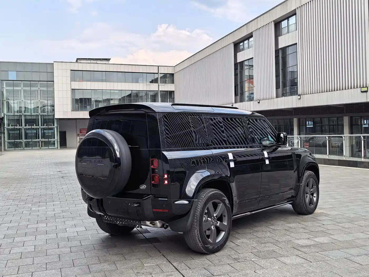 Land Rover Defender 2025 2025 110 3.0T P400 -Dynamic HSE