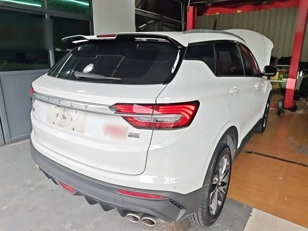Фото 7 - Geely Coolray