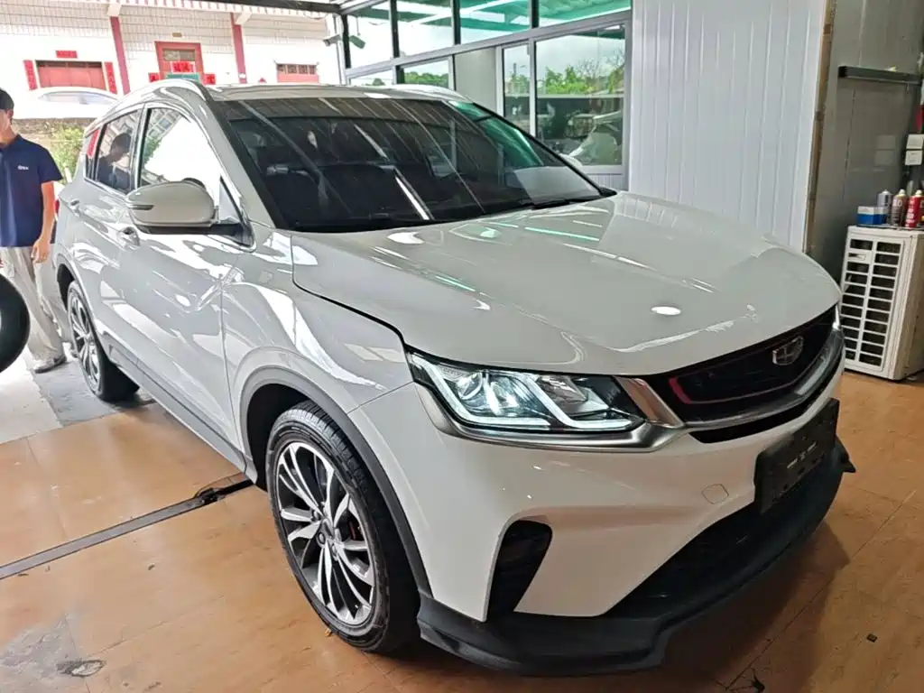 Фото 4 - Geely Binyue