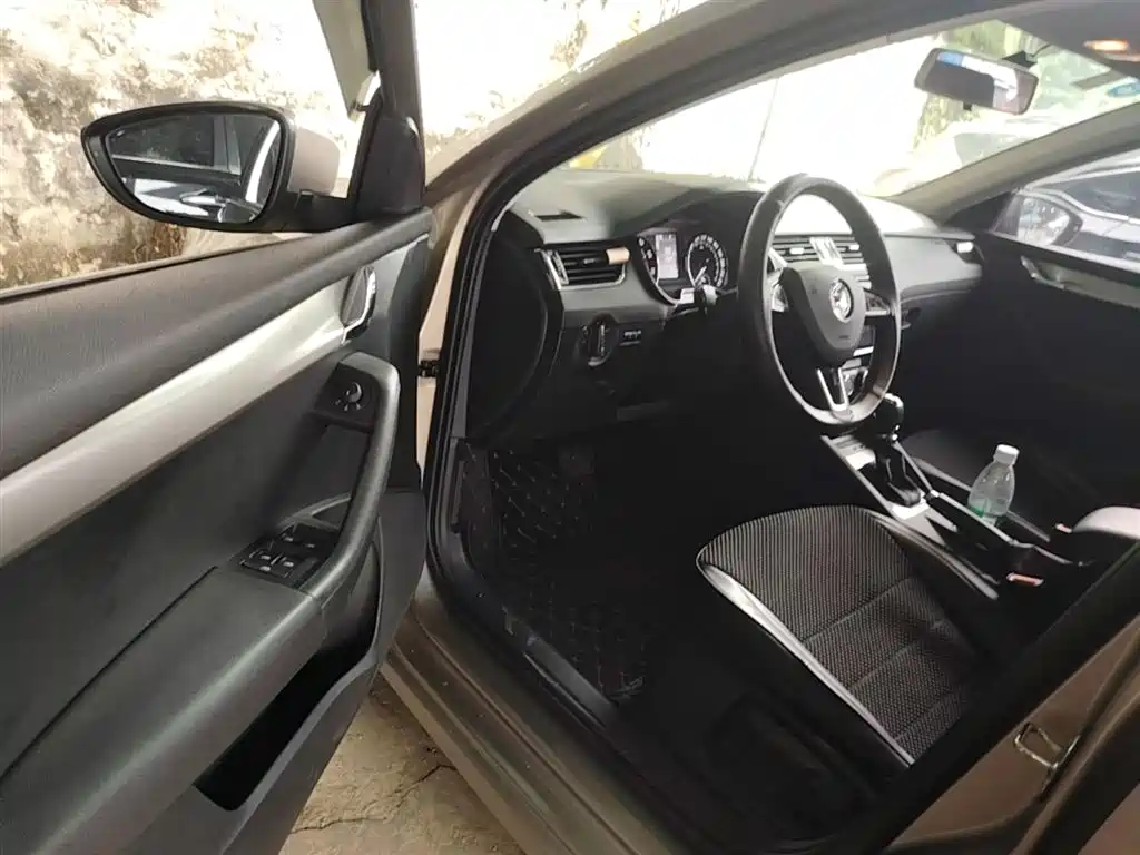 Škoda Octavia 2019 TSI230 DSG Zhixing Comfort Edition China VI фото 16