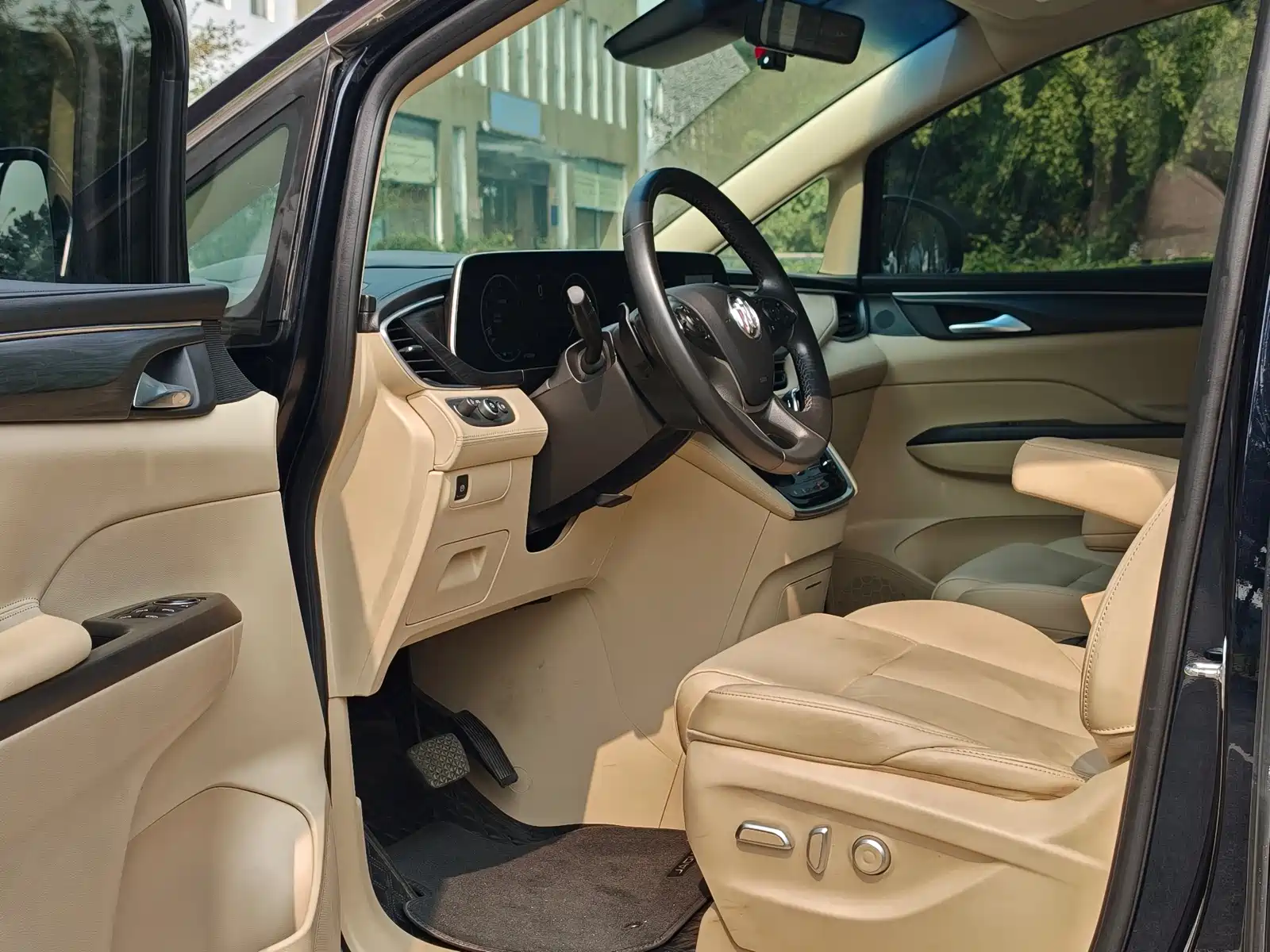 Фото 16 - Buick GL8