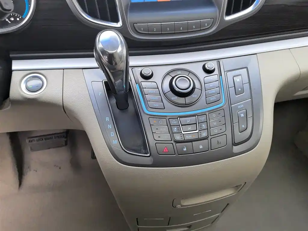 Buick GL8 2013 3.0L XT Luxury Business Flagship Edition фото 13