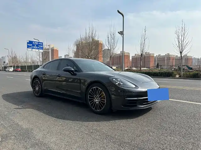 PORSCHE PANAMERA
