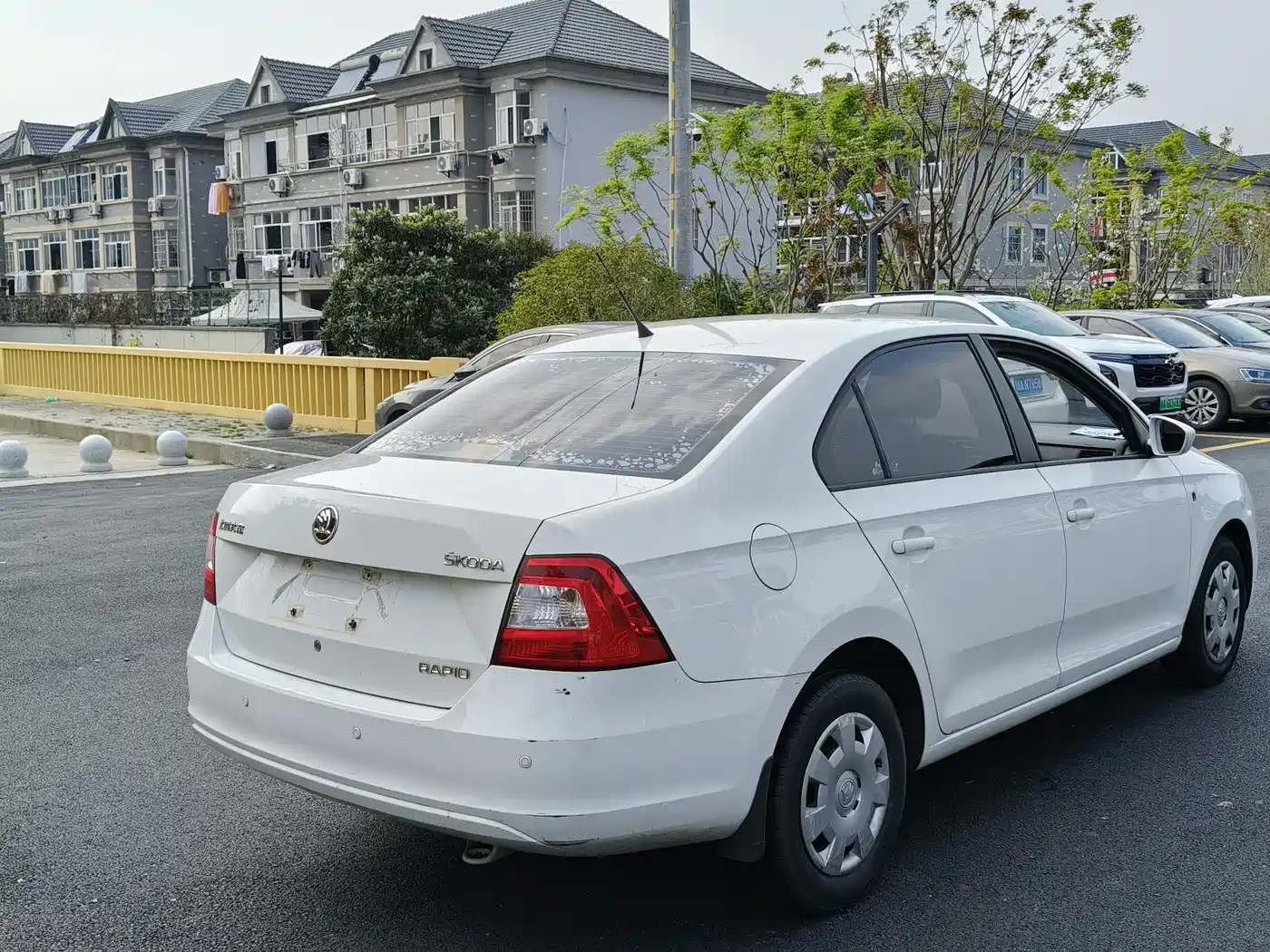 Škoda Rapid 2015 1.6L Manual Joy Selection фото 12