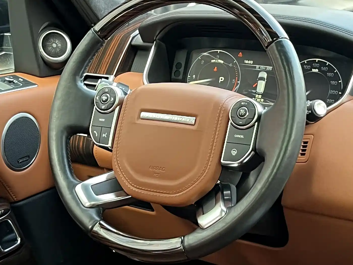 Land Rover Range Rover 2015 3.0 TDV6 Vogue SE Genesis Extended Edition фото 17