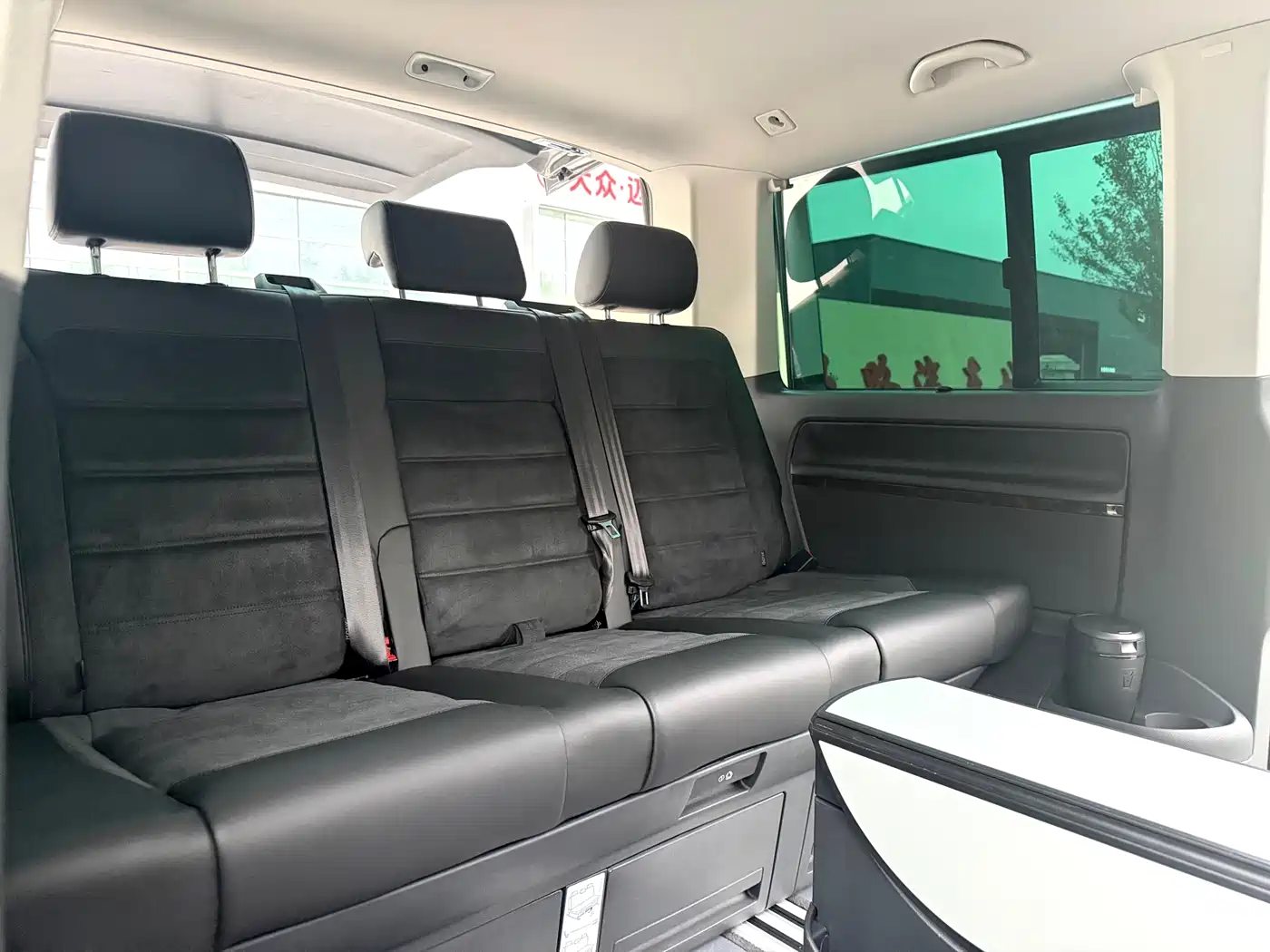 Volkswagen Multivan 2018 2.0TSI 4WD Explorer Edition 7-Seater фото 24