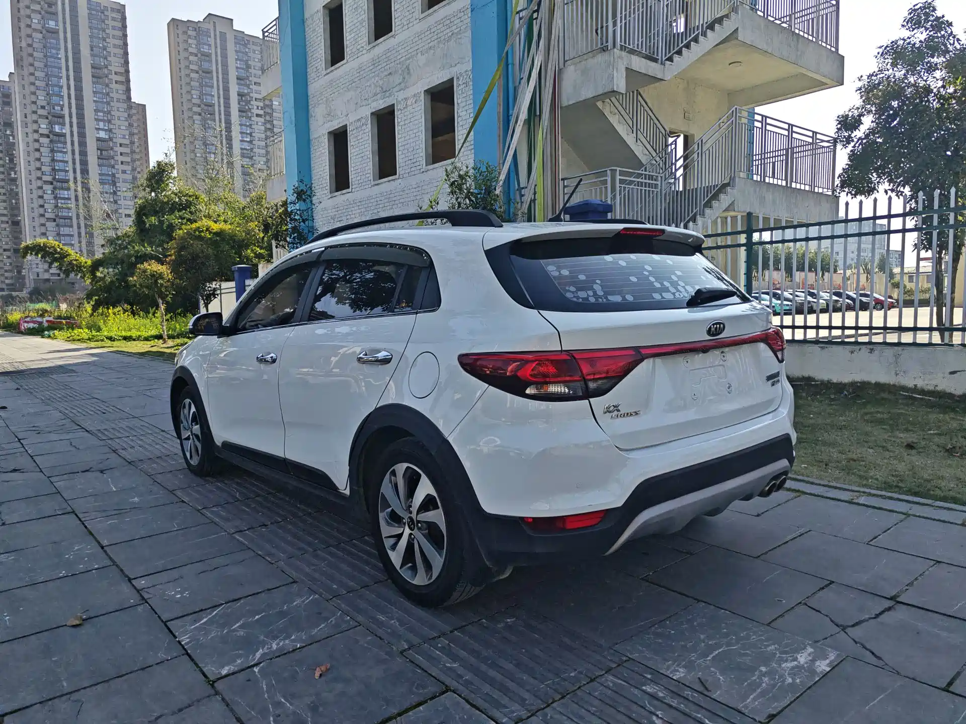 Photo 10 - Kia KX CROSS