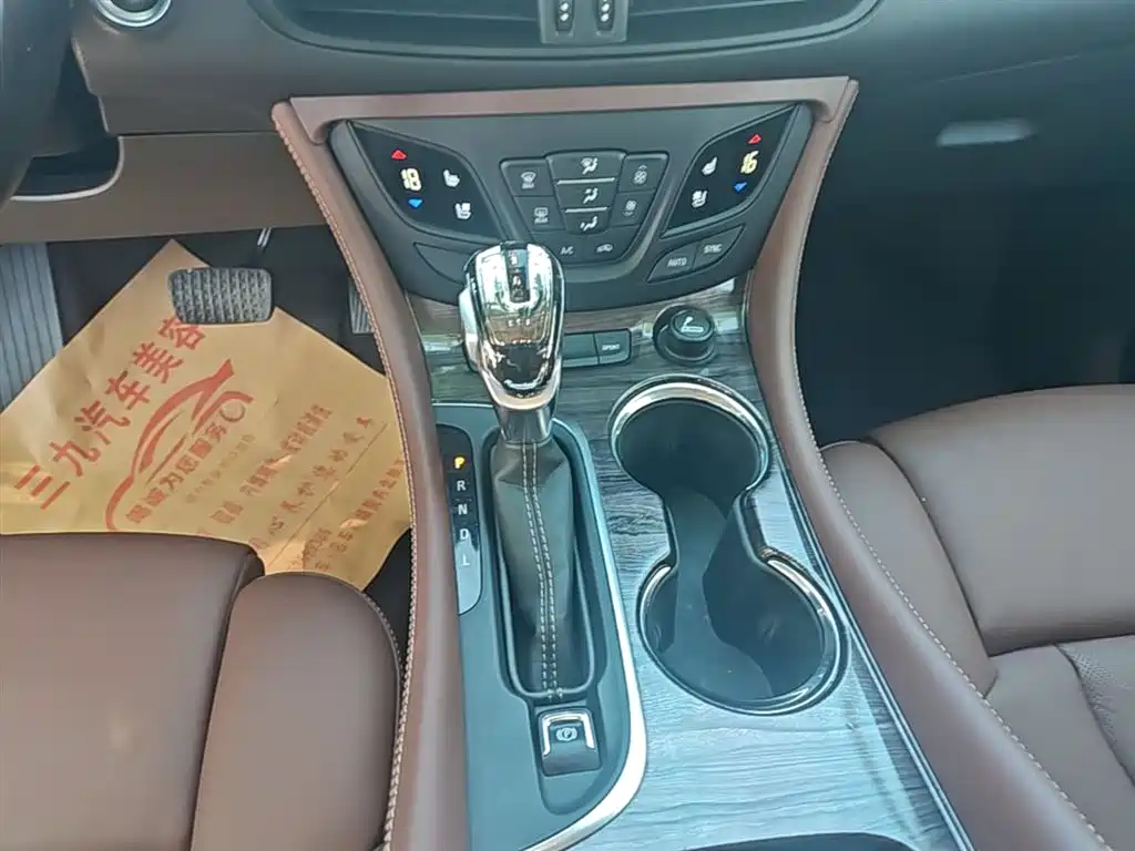 Buick Envision Plus 2017 28T AWD Luxury фото 14