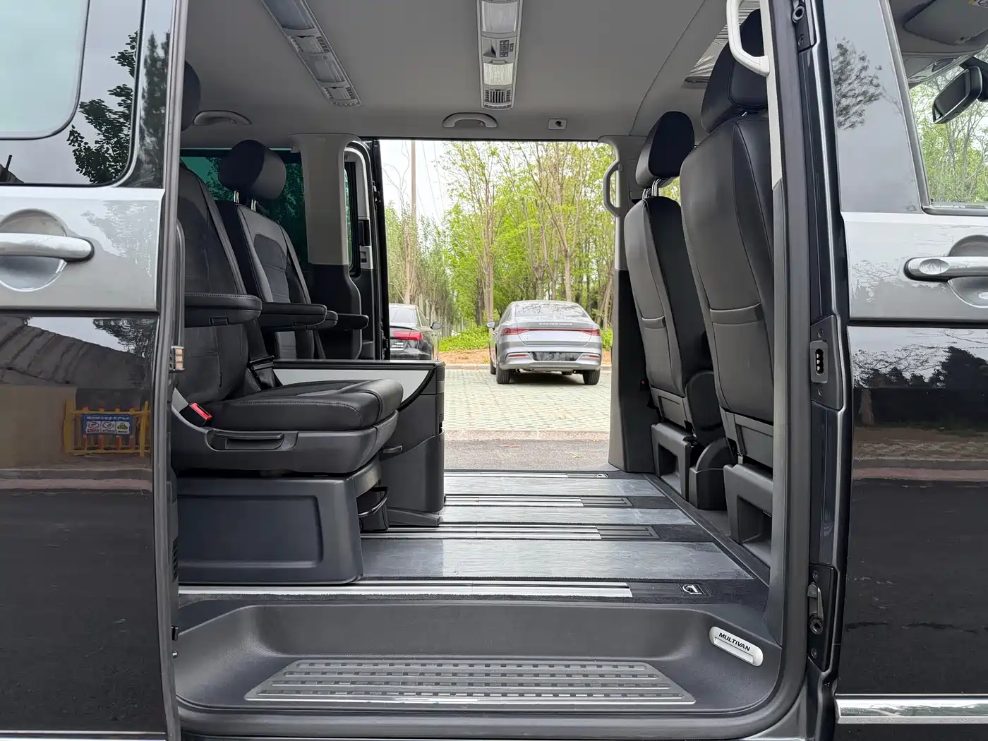 Volkswagen Multivan 2018 2.0TSI 4WD Explorer Edition 7-Seater фото 20