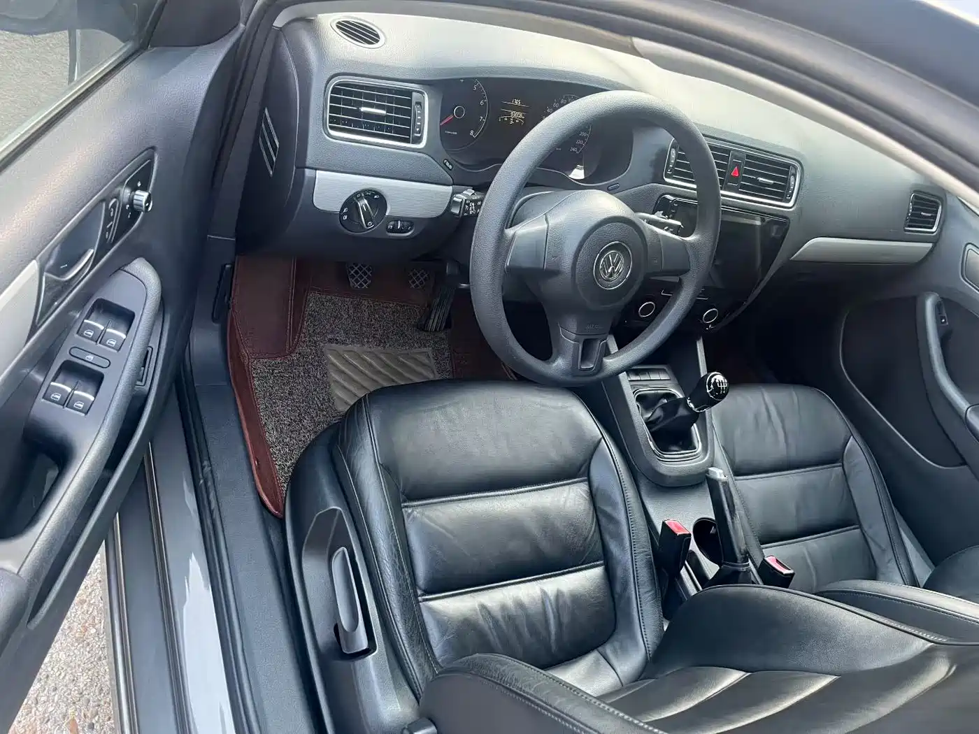 Volkswagen Sagitar 2012 Model 1.6L Manual Comfort фото 8