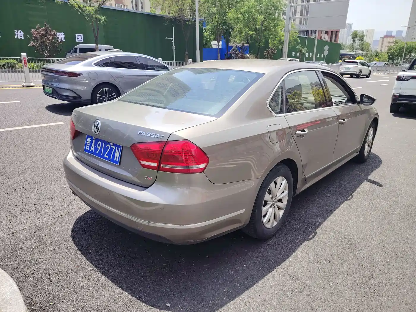 Volkswagen Passat 2015 1.8TSI DSG Honor Edition фото 4
