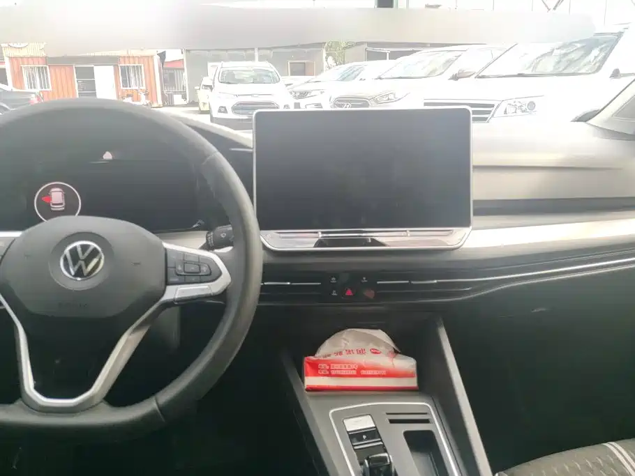Volkswagen Golf 2026 2025 Facelift 300TSI Pro