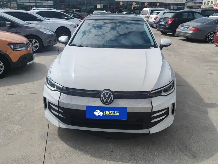 Volkswagen Golf 2026 2025 Facelift 300TSI Pro