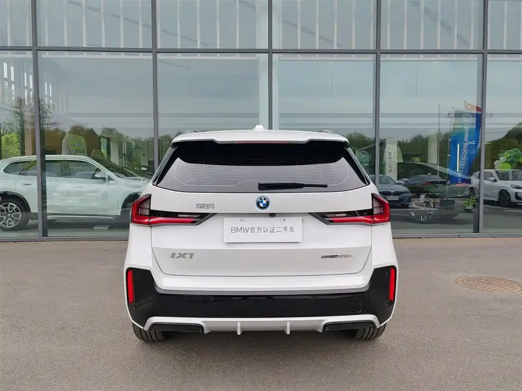 BMW iX1 2025 eDrive25L M Sport Package фото 4
