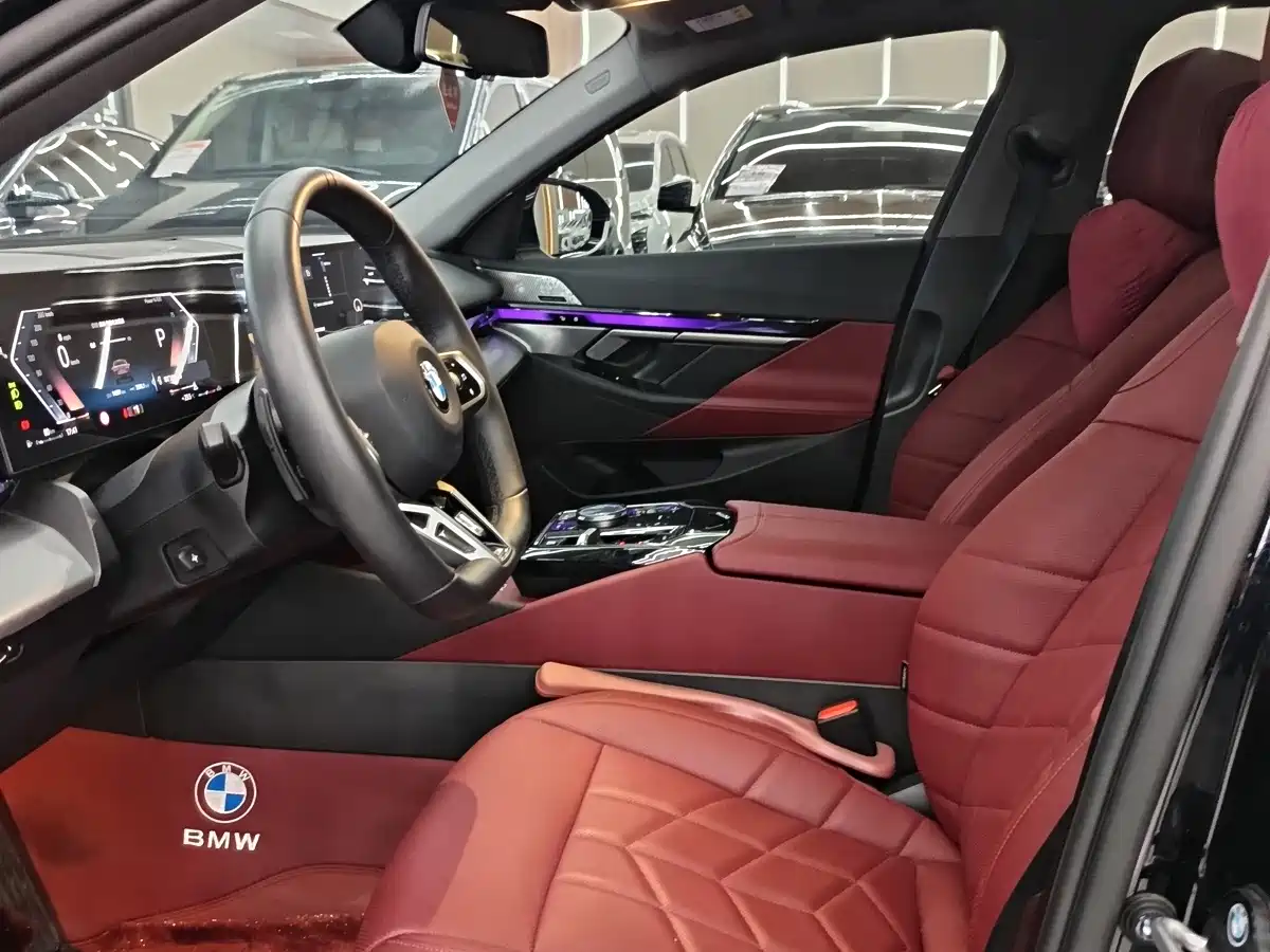 Photo 4 - BMW 5 Series