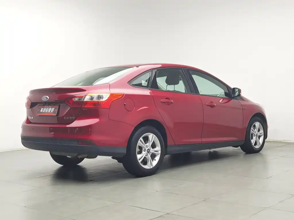 Фото 2 - Ford Focus