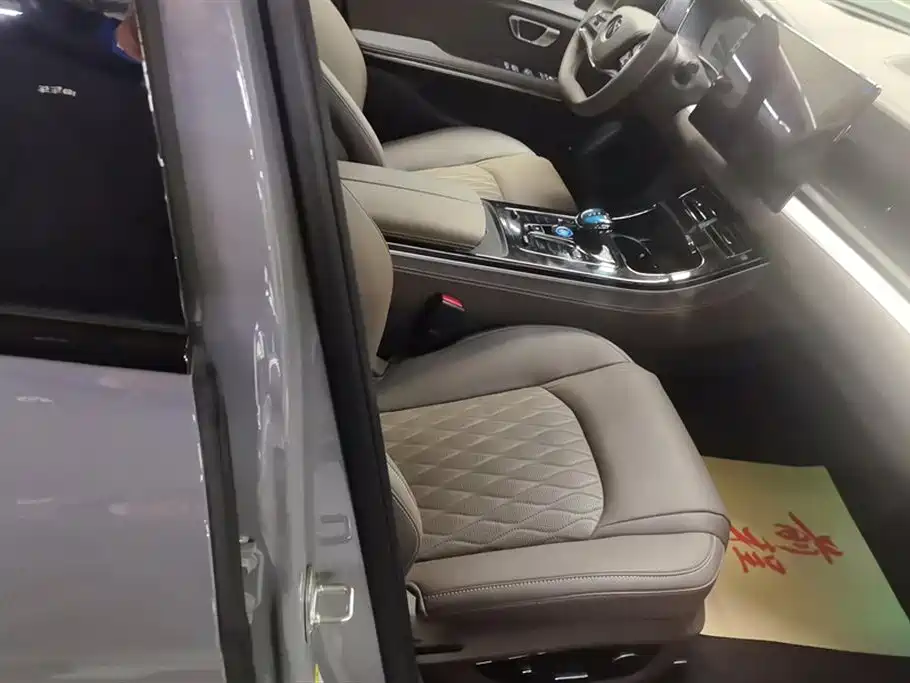 BYD Han 2025 DM-i Smart Driving Edition 125KM Honor фото 8