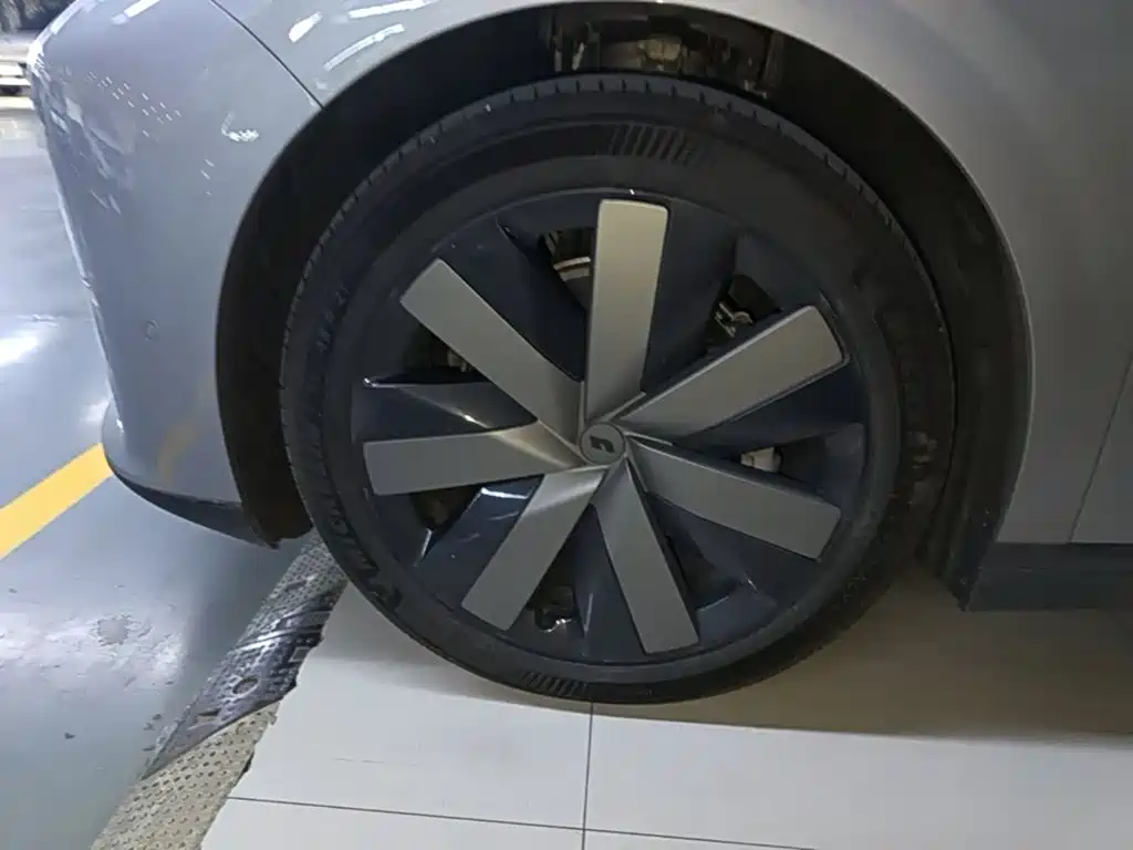 Li Auto i6 2026 2025 4WD Base Model