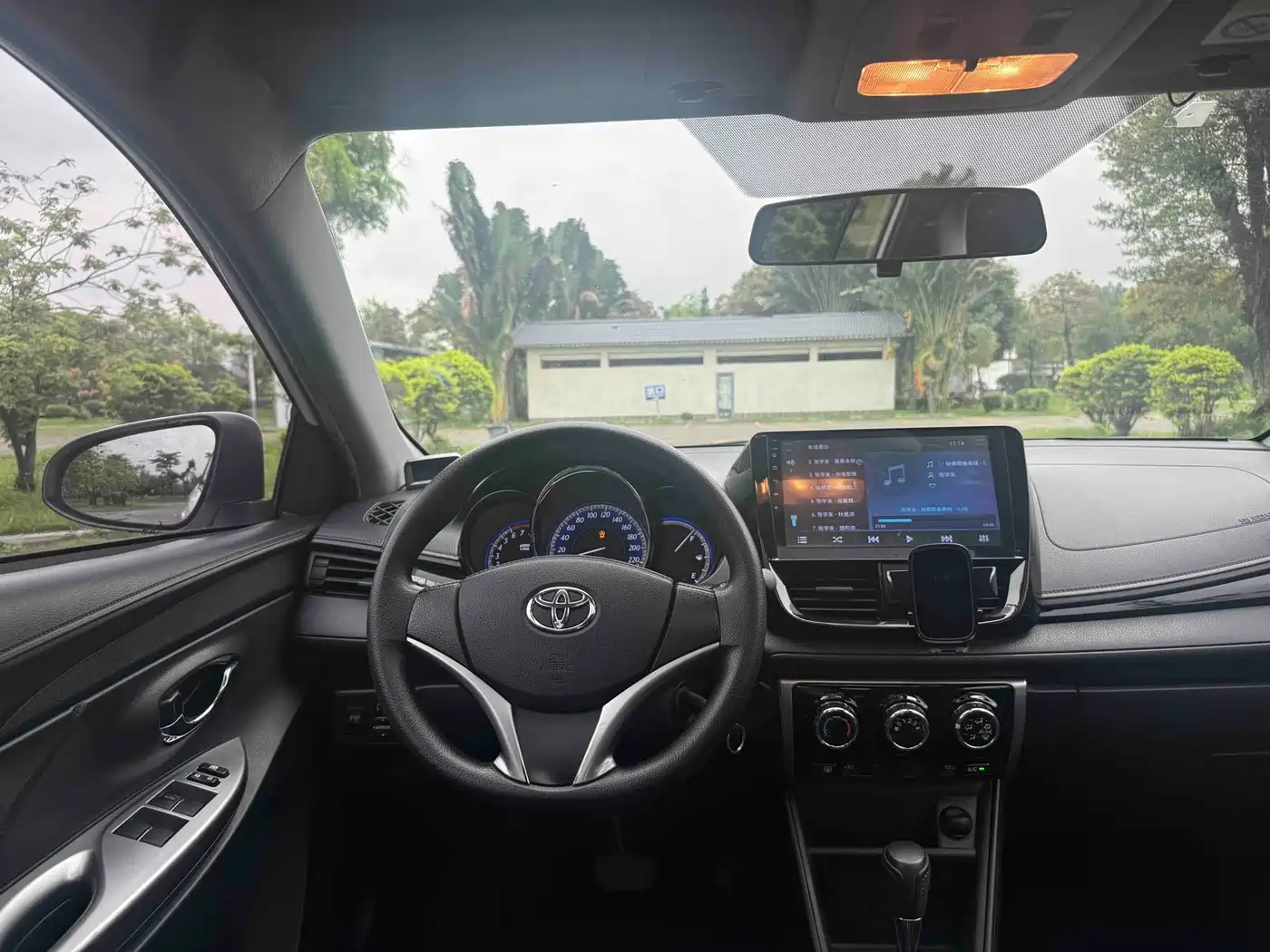 Toyota YARiS L Zhi Xuan 2017 1.5G CVT Speed Sunroof Upgrade Edition фото 11