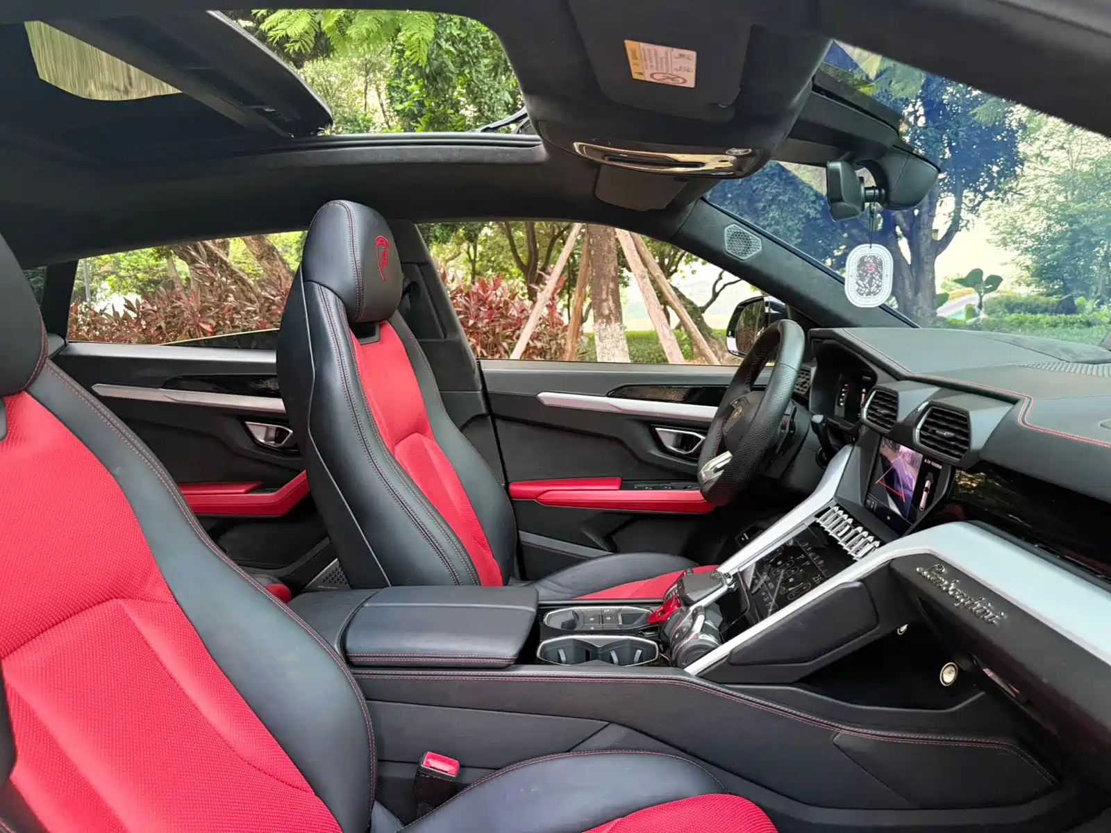 Фото 10 - Lamborghini Urus