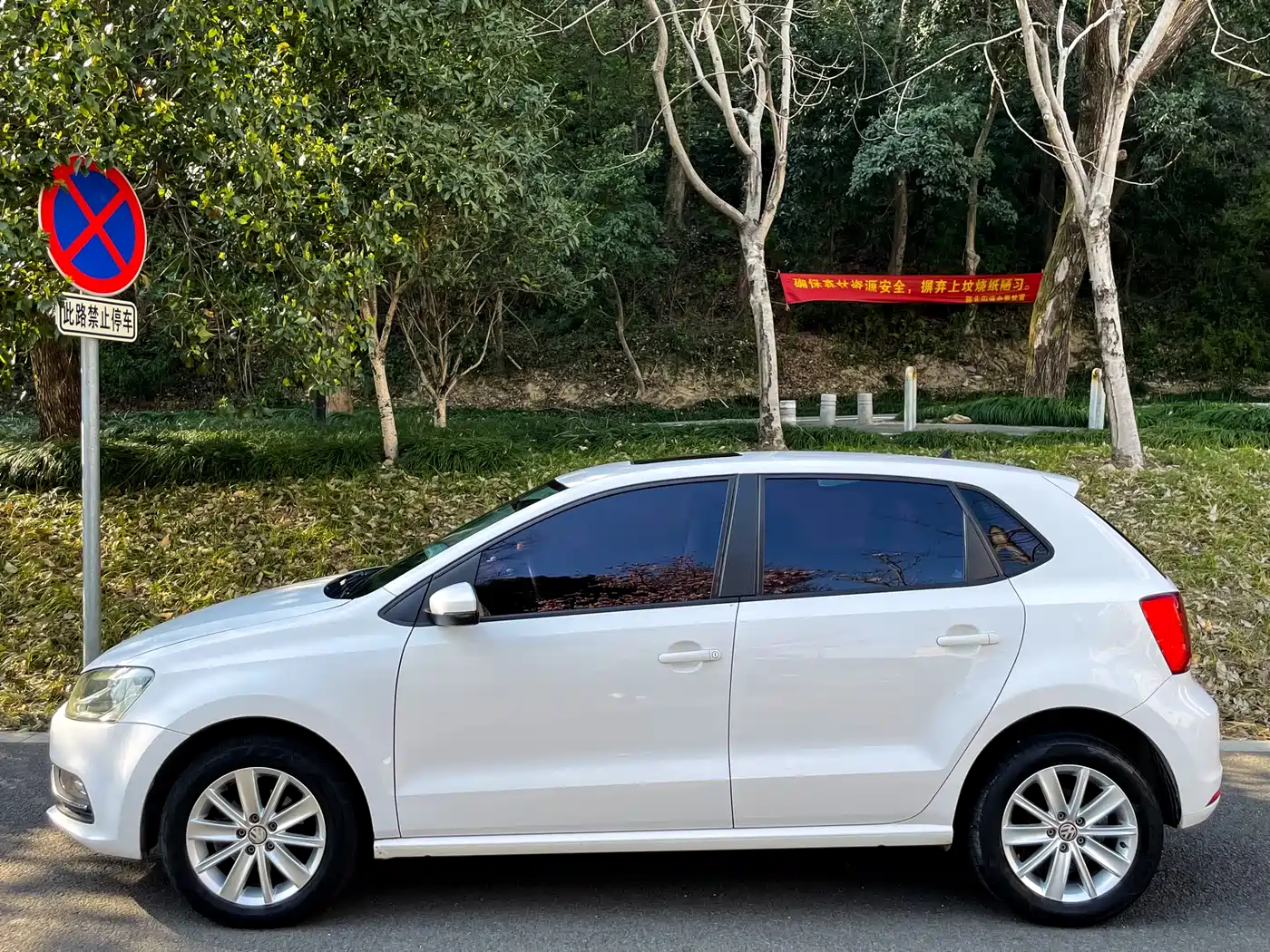 Volkswagen Polo 2016 1.6L Automatic Comfort фото 4