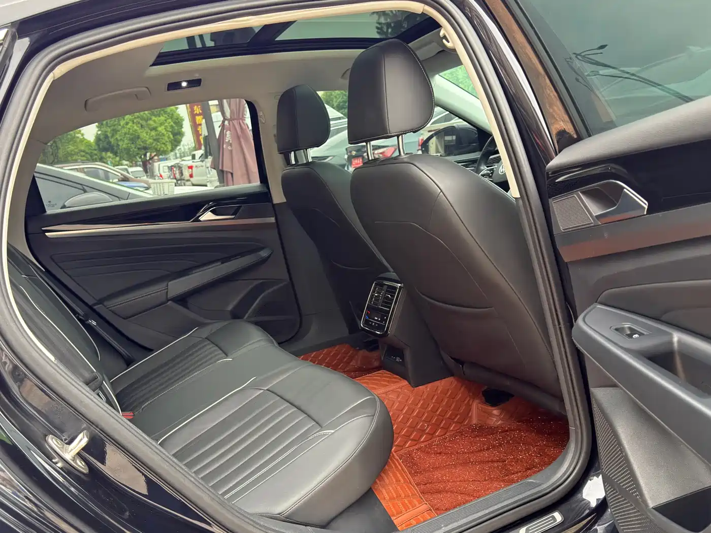 Volkswagen Passat 2023 330TSI Starlight Elite Edition фото 11