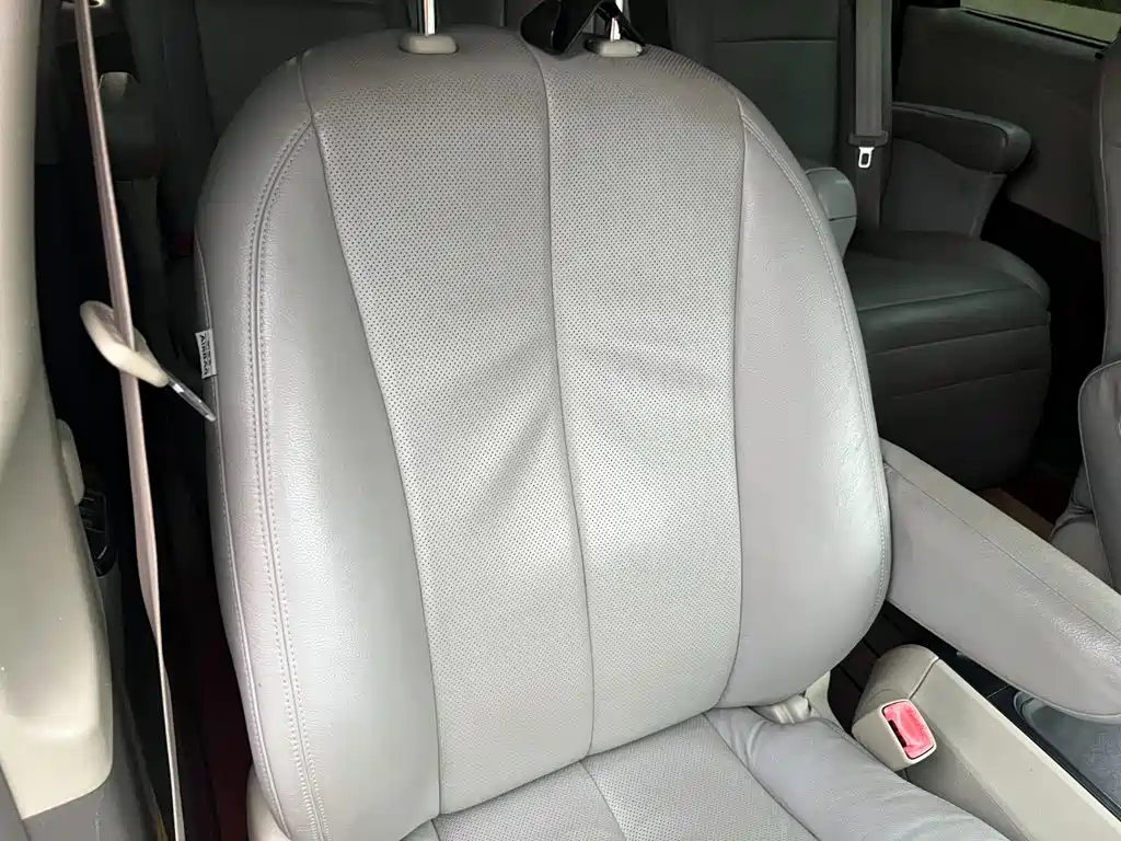 Фото 20 - Toyota Sienna