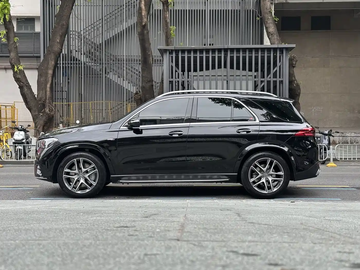 Mercedes-Benz GLE AMG 2024 AMG GLE 53 4MATIC+ фото 3