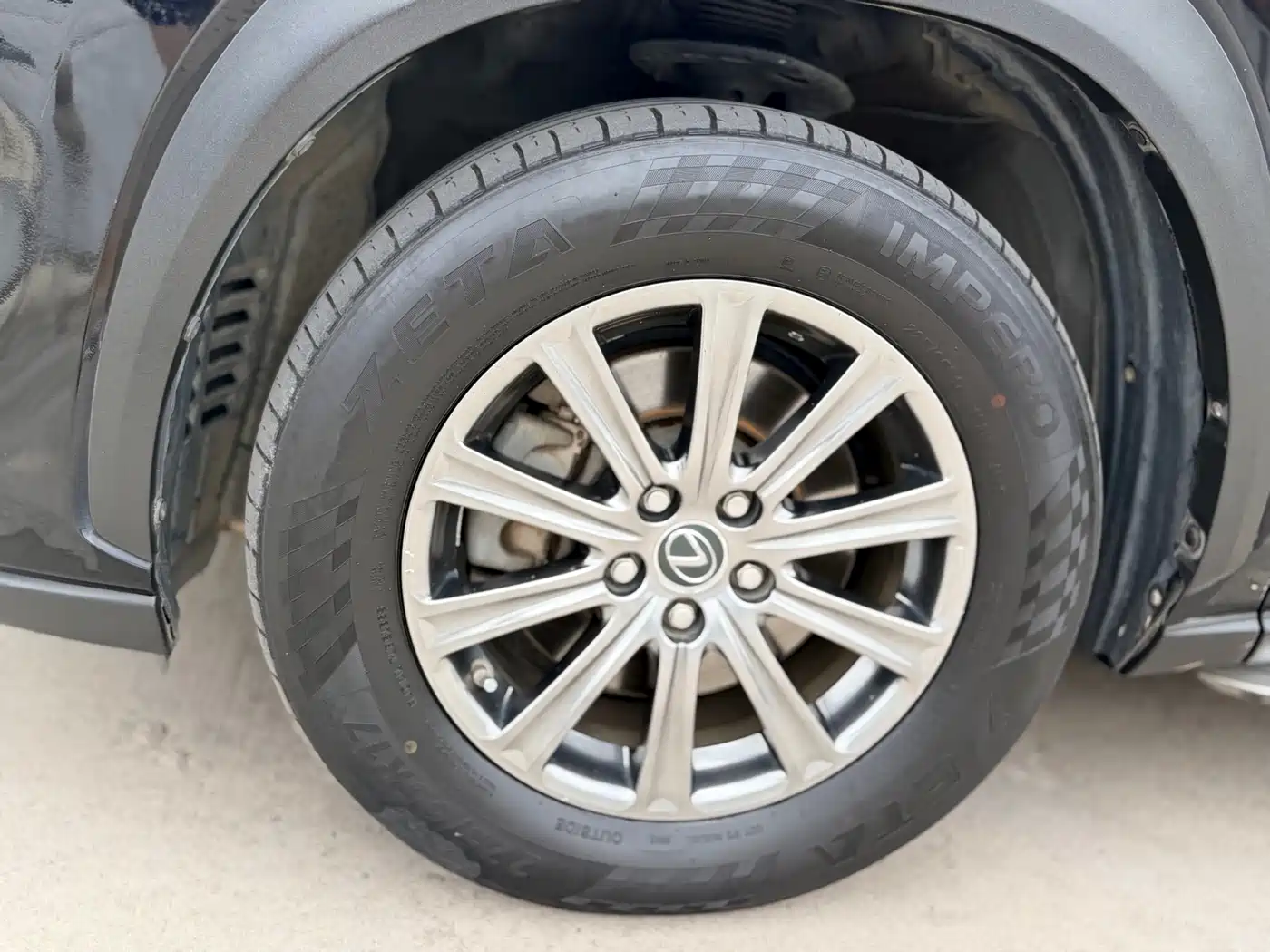 Lexus NX 2017 300h FWD Sharp Style Edition фото 2