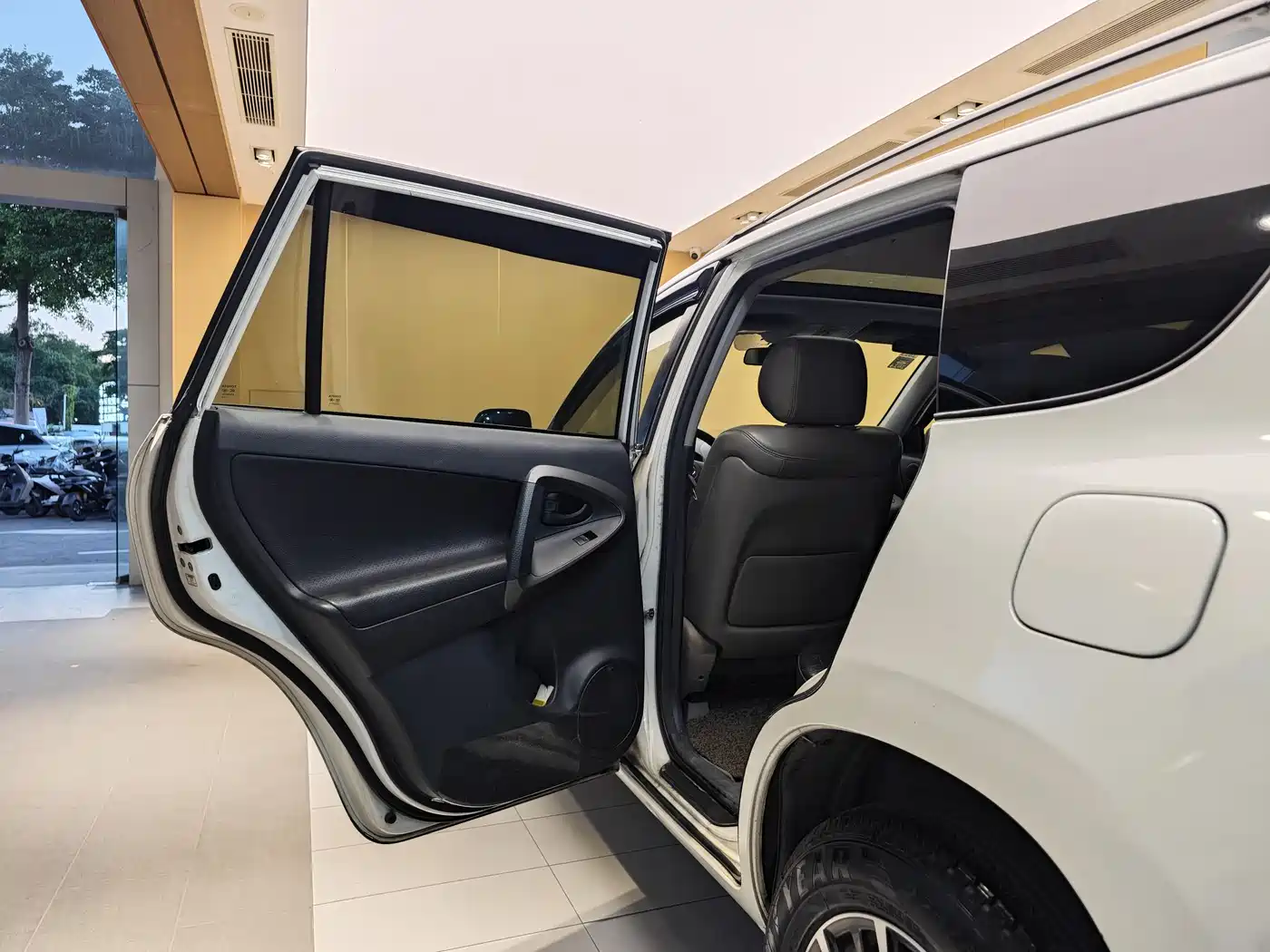 Toyota RAV4 Rongfang 2009 2.0L Automatic Luxury Edition фото 20