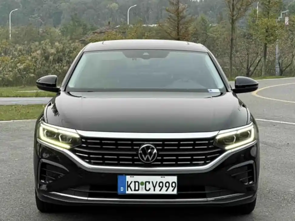 Photo 2 - Volkswagen Passat