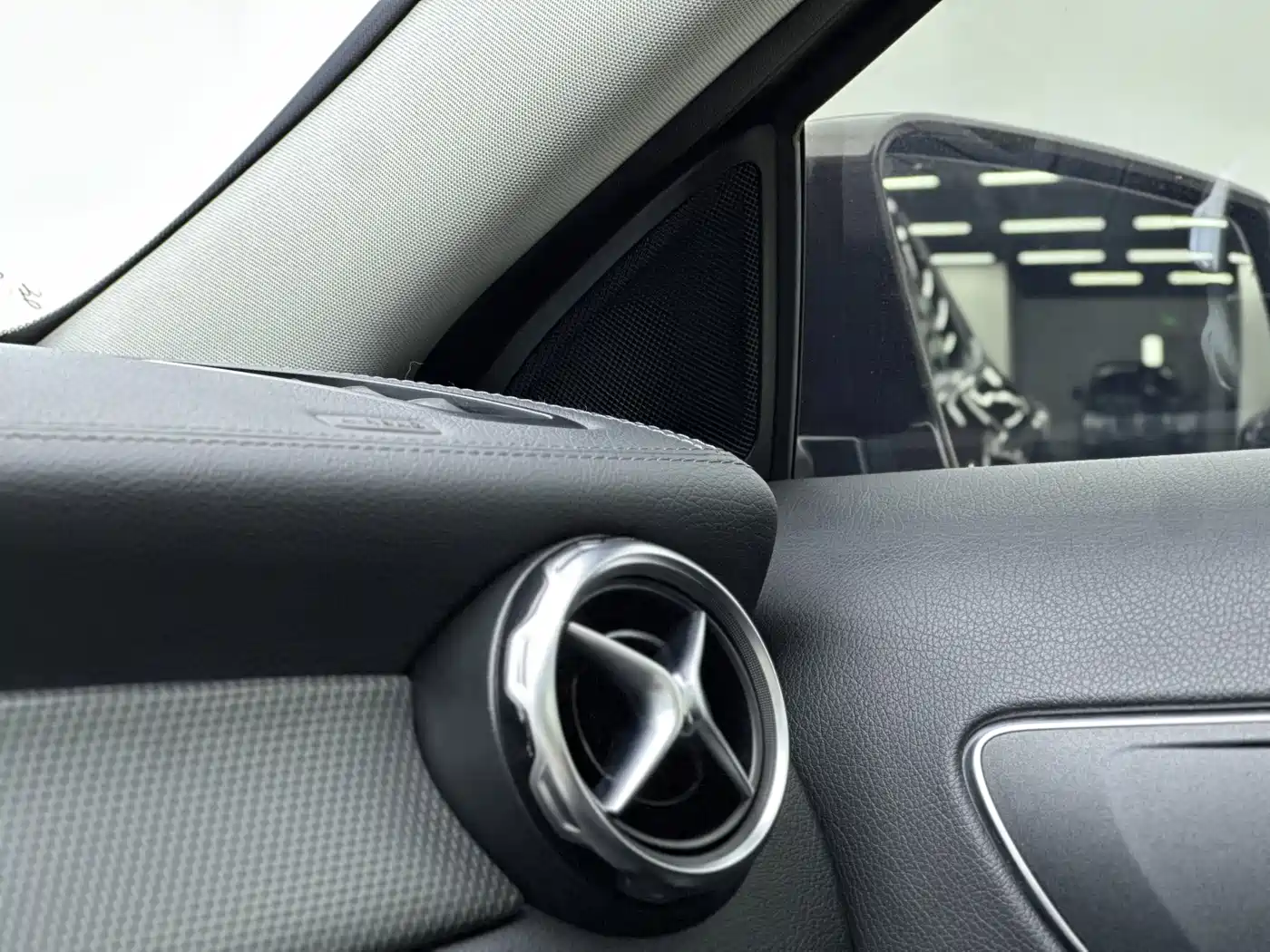 Mercedes-Benz GLA 2017 GLA 220 4MATIC Fashion фото 4
