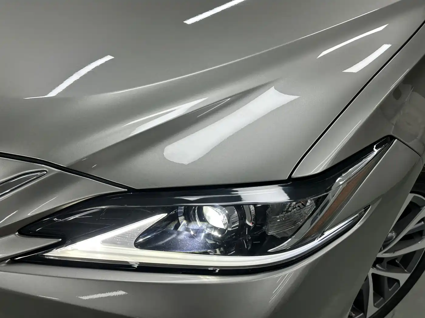 Lexus ES 2021 300h Excellence Edition фото 3