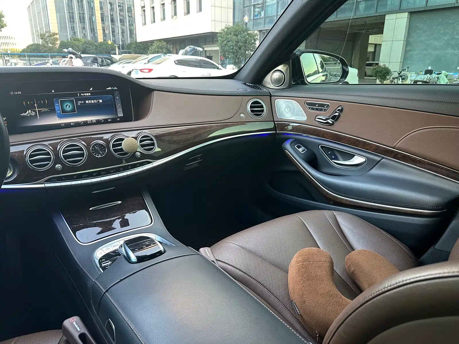 Photo 26 - Mercedes-Benz S-Class