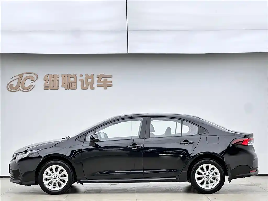Toyota Corolla 2021 1.2T S-CVT Luxury Edition фото 3