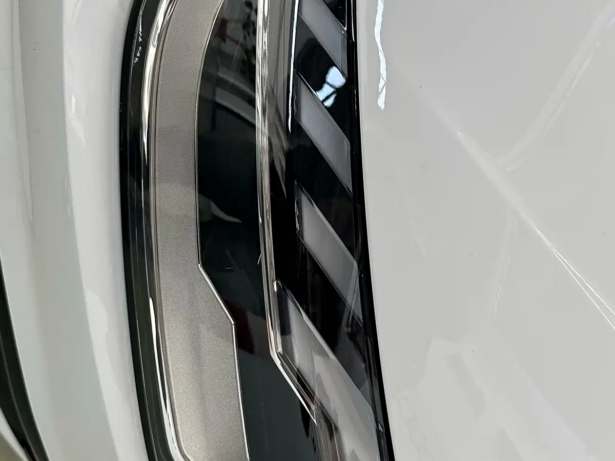 Audi A4L 2025 2 Million Celebration Edition 40 TFSI Luxury Dynamic фото 12