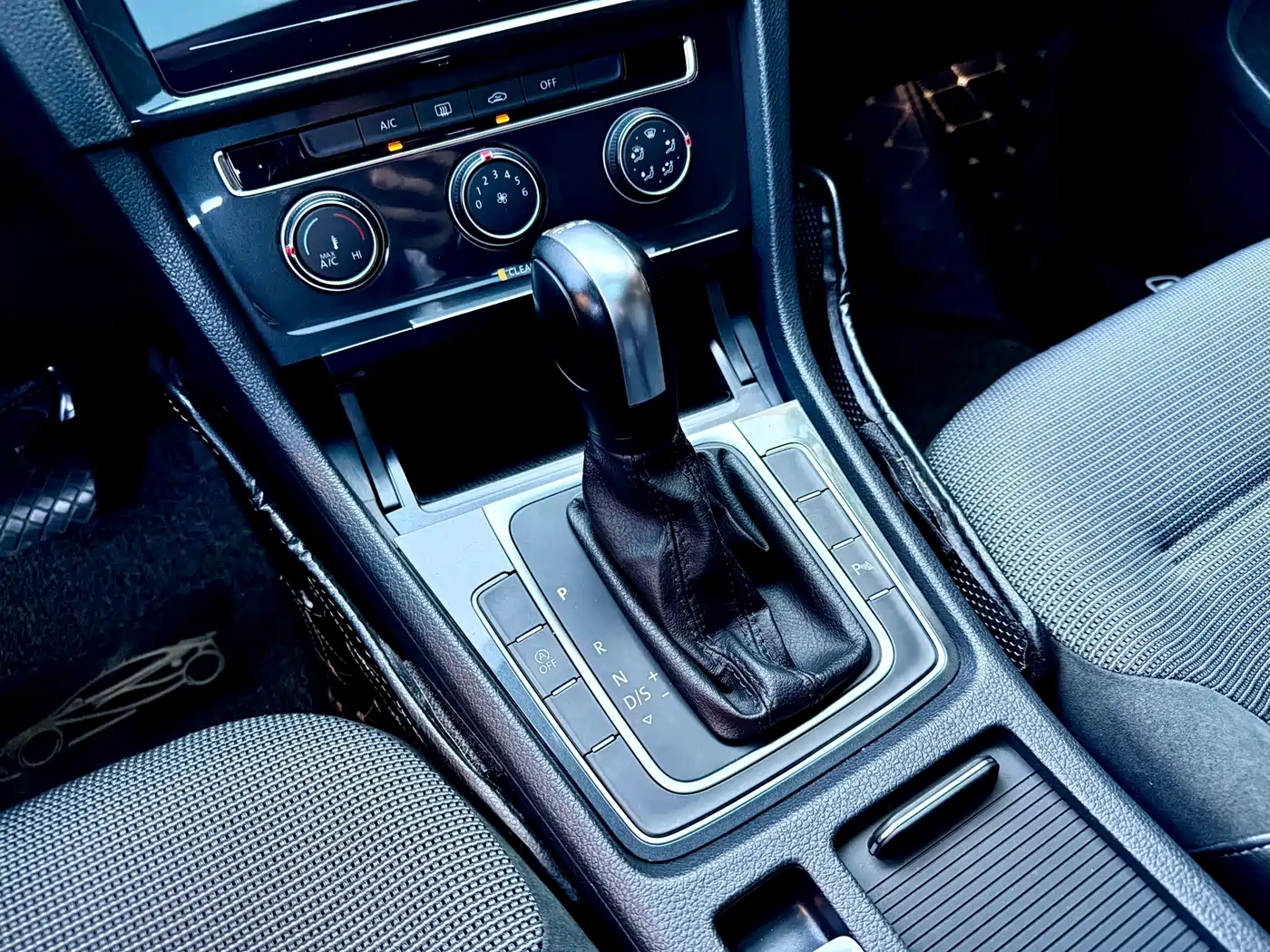 Volkswagen Golf 2020 280TSI DSG Luxury фото 8