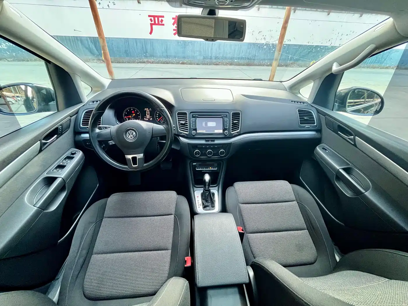 Volkswagen Sharan 2014 2.0TSI Standard фото 11